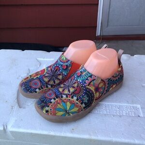 UIN Women’s Colorful Slip-On Shoes with Vibrant Patterns Size 7